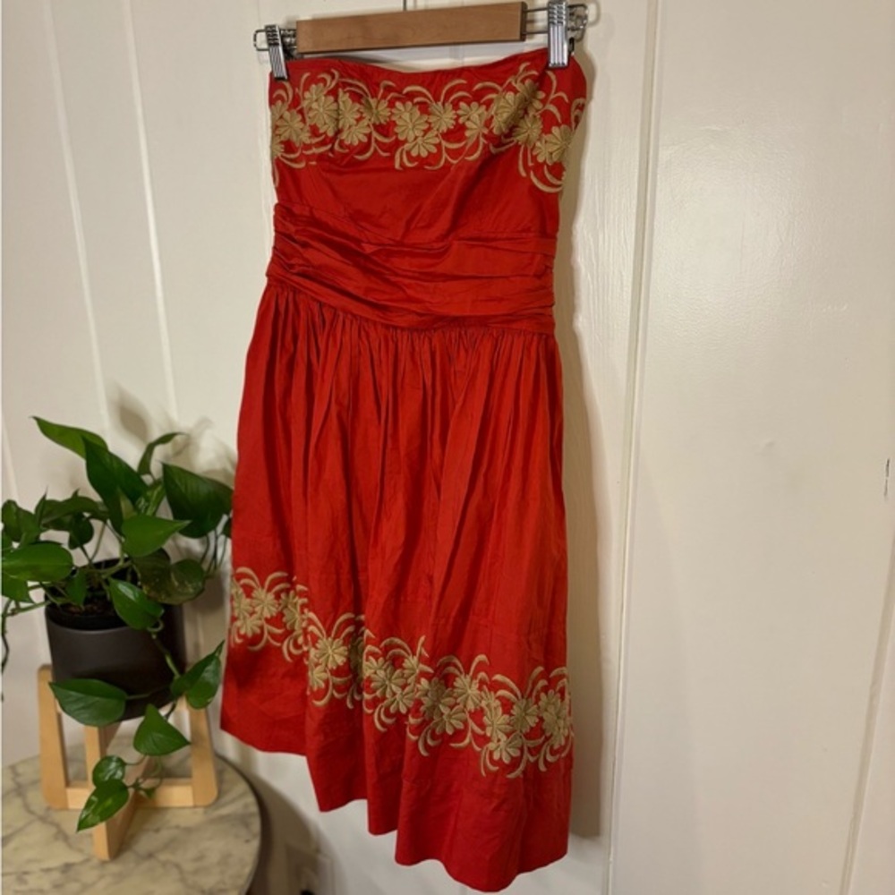 Anthropologie | Girls from Savoy strapless smocked back appliqué waist defined